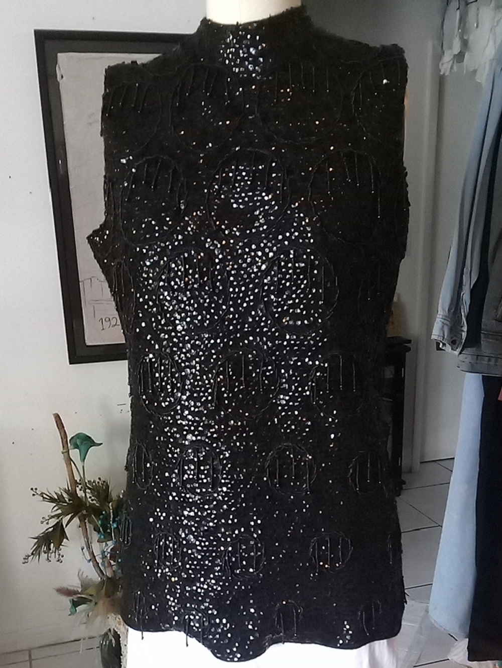 Vintage Sparkle Sequin Knit Sleeveless Tunic Top - Black